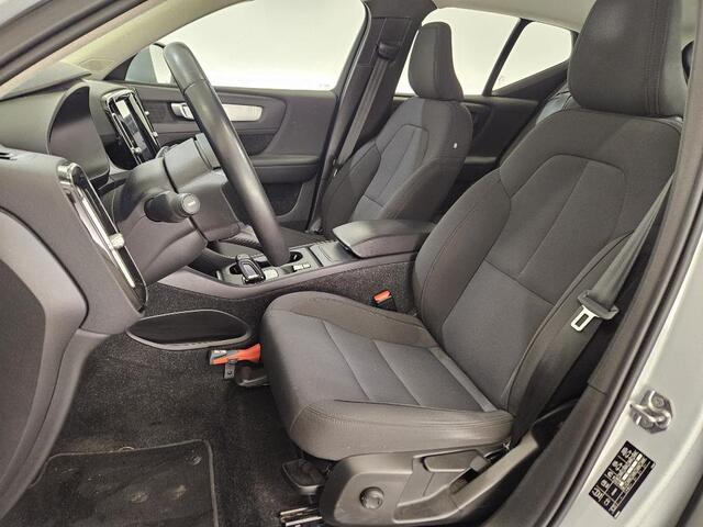 Volvo XC40 1.5 T3 Business Pro | Adaptieve Cruise Control | Dodehoek Detectie | 19" Velgen | Voorruitverwarming | Elektrische Achterklep | Navigatie | Apple CarPlay & Android Auto |