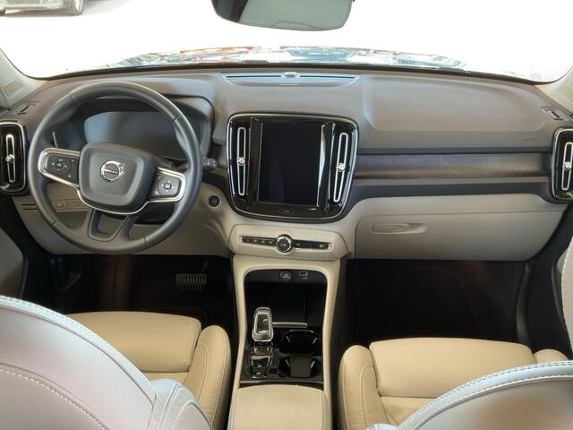 Volvo XC40 1.5 T4 Plug-in hybrid Ultimate Dark | Leder | extra getint glas | Keyless entry/start | schuif/kantel panoramadak | Stoel/stuur verwarming | Elektrisch bedienbare achterklep |