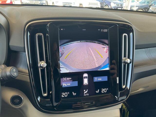 Volvo XC40 1.5 T4 Plug-in hybrid Ultimate Dark | Leder | extra getint glas | Keyless entry/start | schuif/kantel panoramadak | Stoel/stuur verwarming | Elektrisch bedienbare achterklep |