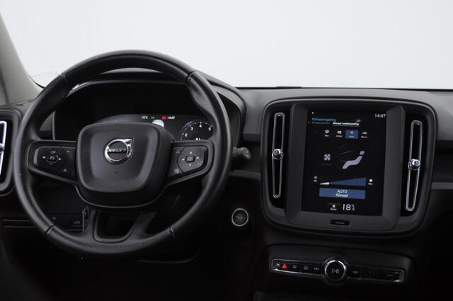 Volvo XC40 T3 163PK / Cruise control / Parkeersensoren met camera / Automatisch climate control / Bluetooth / Metallic lak / Lichtmetalen velgen