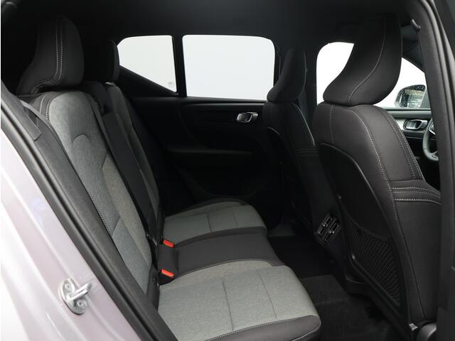 Volvo XC40 B3 163PK Core Business Edition / Adaptive Cruise / BLIS / Verwarmbaar Stuurwiel + Voorstoelen / Extra Getint Glas / 18" / Harman Kardon Audio /