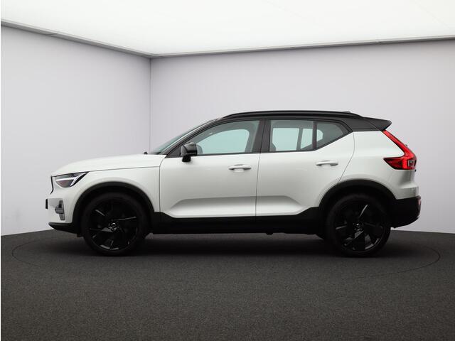 Volvo XC40 B4 197PK Plus Black Edition / Nubuck Bekleding / 20" / Contrasterend Dak / Harman Kardon / Elekt. Verstelb. Stoelen / Verwarmbaar Stuurwiel + Voorstoelen / BLIS /Adaptive Cruise /
