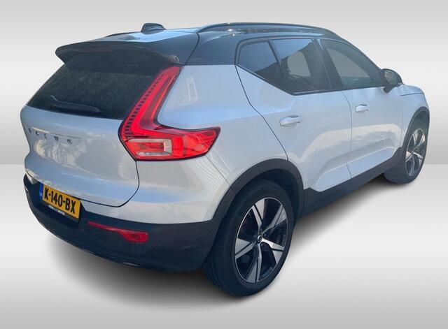 Volvo XC40 Recharge P8 AWD R-Design / Trekhaak / Panoramadak / Camera / Keyless / Harman Kardon / 19'' / Half leder / Stuur+Stoelverwarming / DAB / Dodehoek / ACC