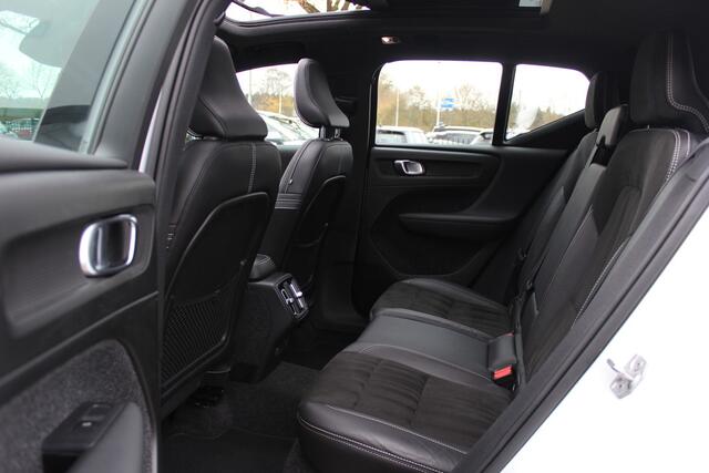 Volvo XC40 Recharge P8 AWD R-Design / Trekhaak / Panoramadak / Camera / Keyless / Harman Kardon / 19'' / Half leder / Stuur+Stoelverwarming / DAB / Dodehoek / ACC