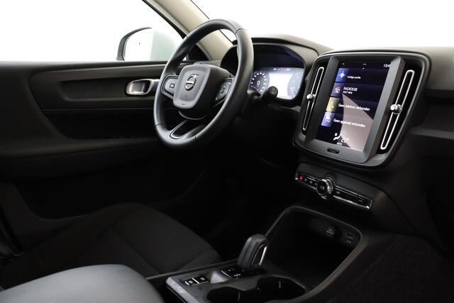 Volvo XC40 T2 AUT. MOMENTUM CORE -NAVI|CARPLAY|CRUISE|ELEK.ACHTERKLEP|VERW.VOORRUIT|AUTOMAAT