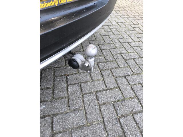 Volvo XC40 1.5 T4 Recharge Inscription Expression Trekhaak, stoel en stuur verwarming, camera, electr A klep, carplay, 1e eigenaar