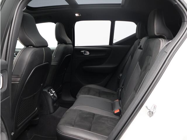 Volvo XC40 T5 Recharge R-Design / Trekhaak / Pano. Dak / Stoel- + stuurwielverwarming / 360 camera / Harman Kardon Audio / Elek. verstelbare stoelen / Pilot Assist