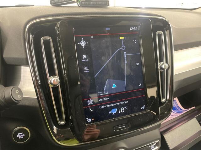 Volvo XC40 1.5 T3 Momentum | Stoelverwarming | Lederen bekleding | Elektrische stoelverstelling | Parkeer Camera | Parkeersensoren Voor + Achter | Cruise Control |