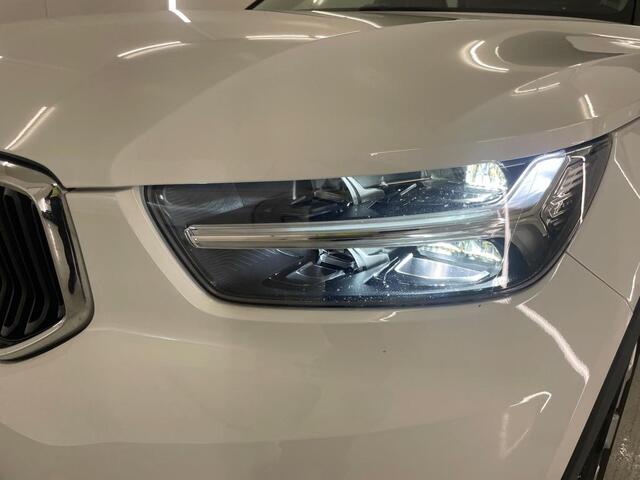 Volvo XC40 1.5 T3 Momentum | Stoelverwarming | Lederen bekleding | Elektrische stoelverstelling | Parkeer Camera | Parkeersensoren Voor + Achter | Cruise Control |