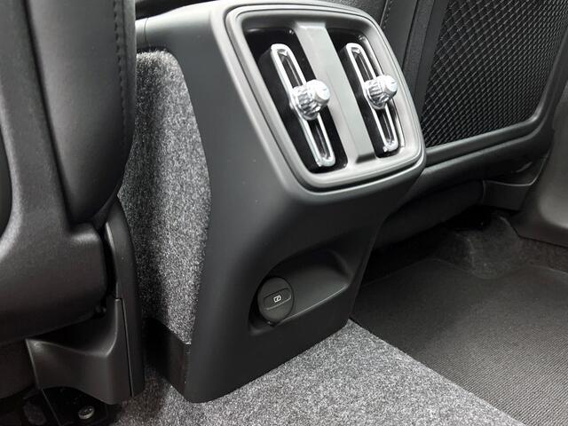 Volvo XC40 XC40 B4 Plus Black Edition | Lounge pack | Voorraad