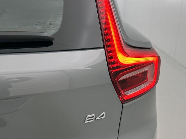 Volvo XC40 B4 Dark | Trekhaak | Pilot Assist | BLIS | H&K | Memory Seats |