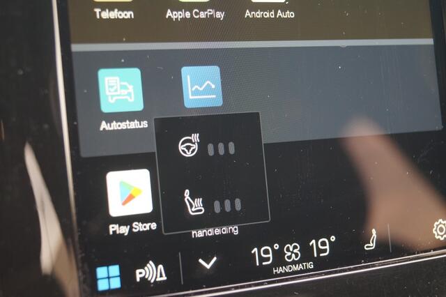 Volvo XC40 Recharge P8 AWD R-Design -PANO-NAVI-ECC-