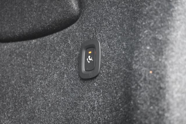 Volvo XC40 B4 212PK Plus Dark | Trekhaak |