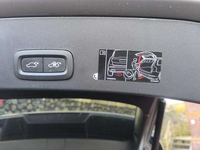 Volvo XC40 1.5 T4 Recharge Inscription 1800KG trekhaak, electr verst stoelen met verwarming en geheugen, camera, electr A klep, carplay