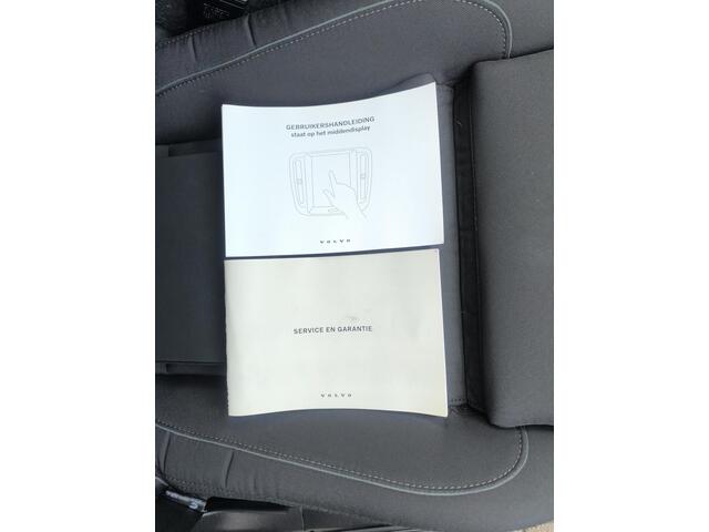 Volvo XC40 1.5 T4 Recharge Inscription 1800KG trekhaak, electr verst stoelen met verwarming en geheugen, camera, electr A klep, carplay