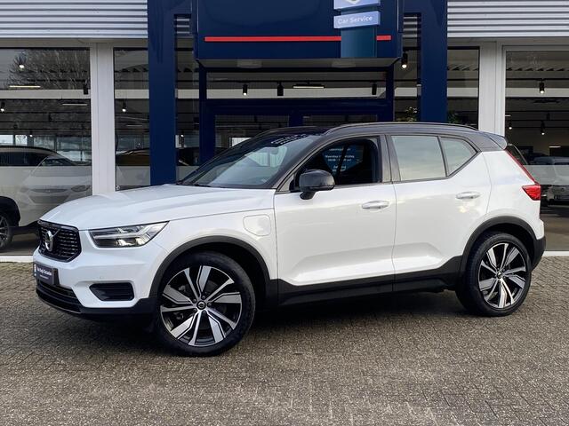 Volvo XC40 1.5 T4 Recharge R-Design / Automaat / NL-Auto / Dealer-Onderhouden / Half-Leder / Pilot-Assist / Open-Panodak / Elektr.-Uitklapbare Trekhaak / Stoel- en Stuurverwarming / Adaptieve Cruise-Control Stop&Go / Climate-Control / Keyless / LED / Dodehoek-Detect
