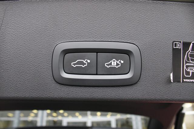 Volvo XC40 Recharge P8 AWD R-Design | Adapt. Cruise | Trekhaak | Camera | Keyless | PDC V+A | 20" LMV |