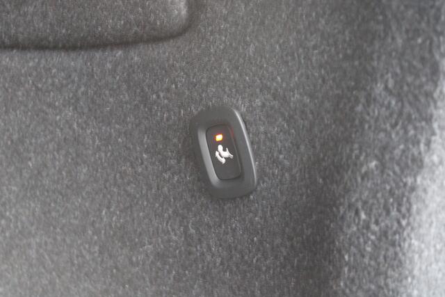 Volvo XC40 Recharge P8 AWD R-Design | Adapt. Cruise | Trekhaak | Camera | Keyless | PDC V+A | 20" LMV |