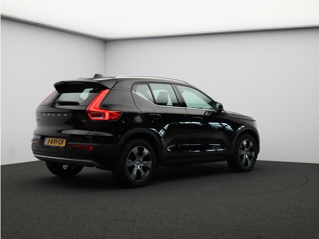 Volvo XC40 T2 Inscription / Pano. dak / 360 camera / Stoel- + stuurwielverwarming / Achterbankverwarming / Harman Kardon Audio / BLIS / Leder /
