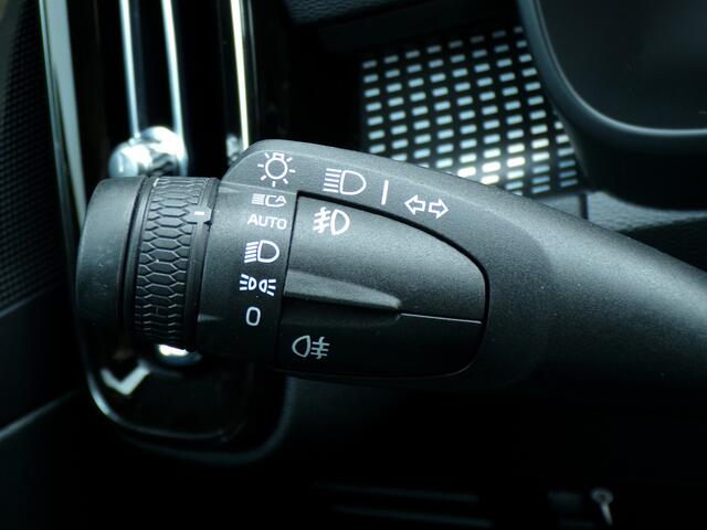 Volvo XC40 Recharge P8 AWD R-Design, SOH 92.7 % / Full LED / Carplay + Android Auto / Stoel + stuurverwarming