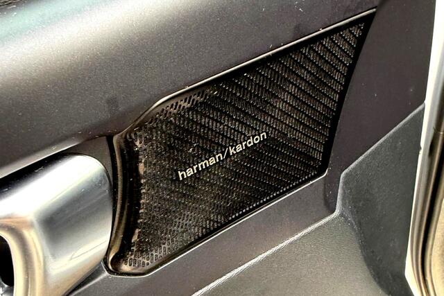 Volvo XC40 Recharge P8 AWD 300kW/408pk Aut. R-Design PANORAMADAK + HARMAN/KARDON + ADAPT.CRUISE + EL.TREKHAAK + 360 CAMERA + BLIS + PILOT ASSIST + GOOGLE DASHBOARD + LANE ASSIST + NAPPALEDER + STOEL-/ACHTERBANK-&STUURVERWARMING + PARKSENSOREN V&A + 19" LM-VELGEN!!