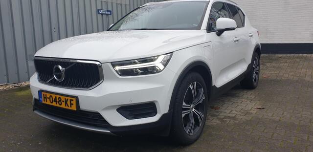 Volvo XC40 1.5 T5 TWIN ENGINE MOMENTUM PRO Panorama