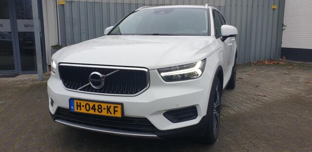 Volvo XC40 1.5 T5 TWIN ENGINE MOMENTUM PRO Panorama