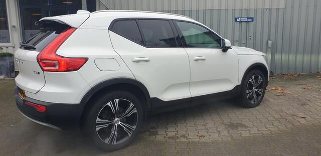 Volvo XC40 1.5 T5 TWIN ENGINE MOMENTUM PRO Panorama