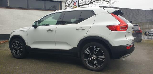 Volvo XC40 1.5 T5 TWIN ENGINE MOMENTUM PRO Panorama
