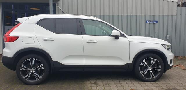 Volvo XC40 1.5 T5 TWIN ENGINE MOMENTUM PRO Panorama