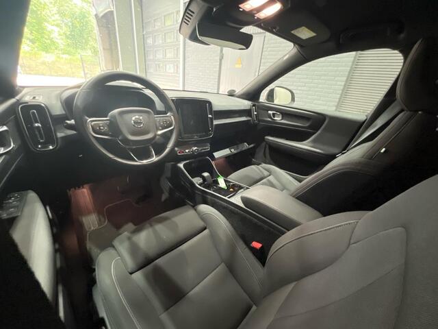 Volvo XC40 Recharge Twin Core 82 kWh | Trekhaak | Camera | Stoel+Stuurverwarming | Getint Glas | 19 Inch