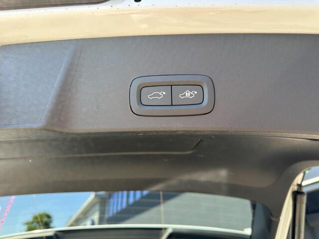 Volvo XC40 1.5 T5 Plug-in hybrid Ultimate Dark Panodak Navi 360Camera Leer