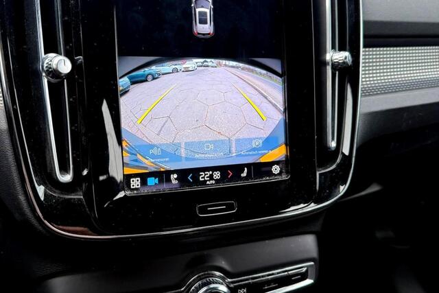 Volvo XC40 Recharge Twin Plis AWD 300kW/408pk Aut. R-Design SOH 92% ADAPT.CRUISE + EL.TREKHAAK + CAMERA + BLIS + PILOT ASSIST + GOOGLE DASHBOARD + LANE ASSIST + SPORTSTOELEN + STOEL-&STUURVERWARMING + PARKSENSOREN V&A + 19" LM-VELGEN!!