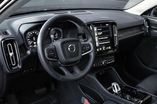 Volvo XC40 1.5 T4 Plug-in hybrid Plus Dark | Panoramadak | Trekjaak semi elek inklapbaar | 18"Black Edition Velgen |