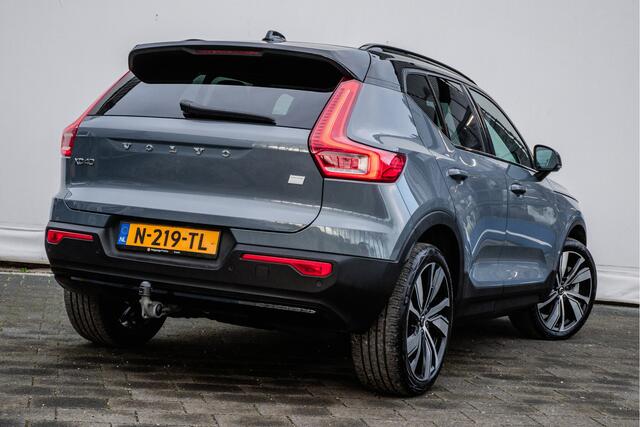 Volvo XC40 Recharge Plus Trekhaak/ Stoel-stuurverwarming/ Blis/ Camera/ Navigatie/ Carplay/ Contourstoelen