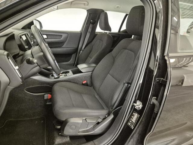 Volvo XC40 1.5 T2 Momentum Core | Cruise Control | Navigatie | Apple CarPlay & Android Auto | Parkeersensoren Achter | DAB Radio |