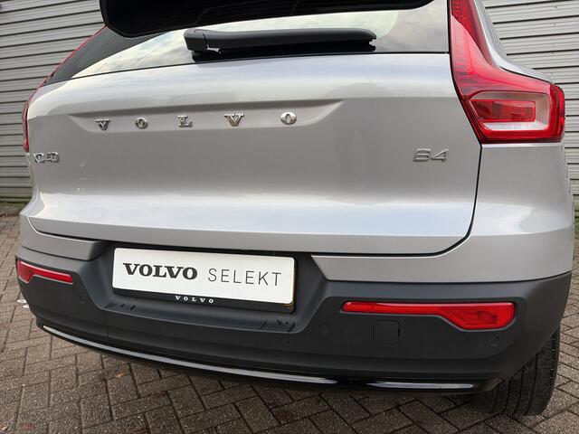 Volvo XC40 2.0 B4 Plus Dark / Audio Harman Kardon / 18" velgen / Trekhaak elektrisch uitklapbaar /