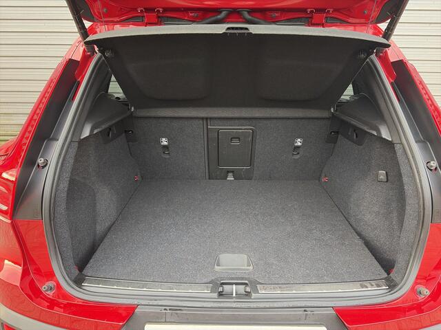 Volvo XC40 1.5 T4 Recharge Inscription / 19" Velgen / glazen panoramisch schuif-/kanteldak / Leder bekleding /