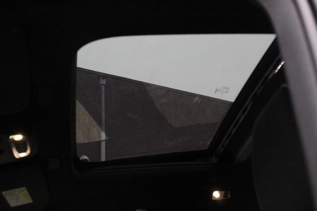 Volvo XC40 1.5 T5 Plug-in hybrid Ultimate Dark PHEV | Electrisch Glazen Panorama dak | Navigatie | Dab | Led | Adaptive Cruise Control | Camera | Parkeer sensoren