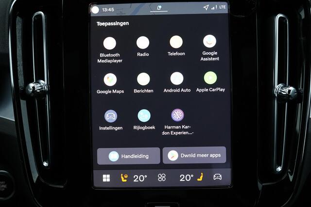 Volvo XC40 B4 Plus Dark - IntelliSafe Assist & Surround - Harman/Kardon audio - Parkeercamera achter - Verwarmde voorstoelen & stuur - Parkeersensoren voor & achter - Elektr. bedienb. voorstoelen met geheugen links - Draadloze tel. lader - Elektr. inklapbare trekhaa
