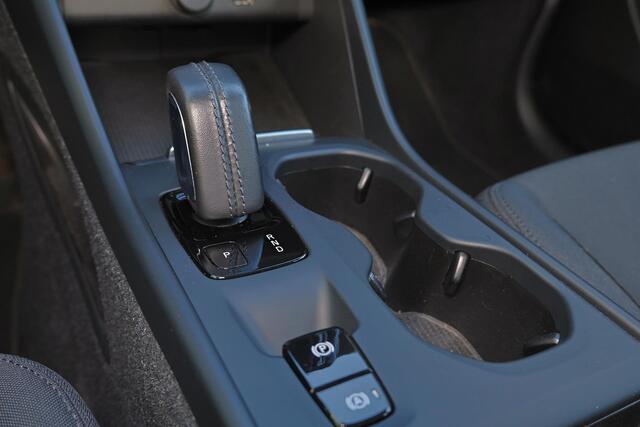 Volvo XC40 T4 Recharge Inscription Expression - Parkeersensoren achter - Cruise control - Standkachel - Elektr. inklapbare trekhaak - 18' LMV