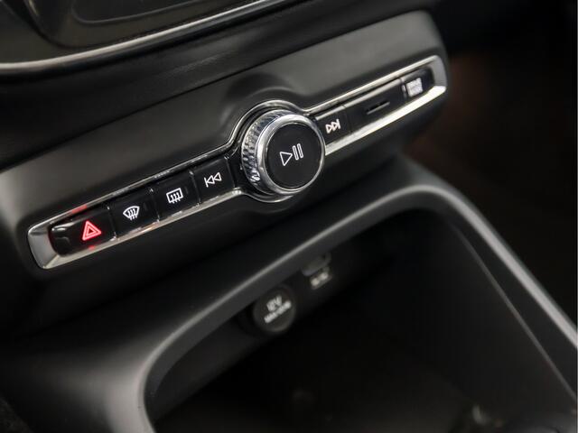 Volvo XC40 1.5 T5 Recharge Inscription 262Pk Automaat (PANORAMADAK, DEALER ONDERHOUDEN, KEYLESS ENTRY, APPLE CARPLAY, STUUR/STOEL VERWARMING, STANDKACHEL, SPORTSTOELEN, NIEUWSTAAT)