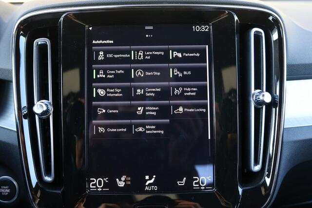 Volvo XC40 B4 Business Pro - IntelliSafe Assist & Surround - Parkeercamera achter - Verwarmde voorstoelen, stuur & achterbank - Parkeersensoren voor & achter - High Performance audio - Standkachel - Elektr. inklapbare trekhaak - 18' LMV