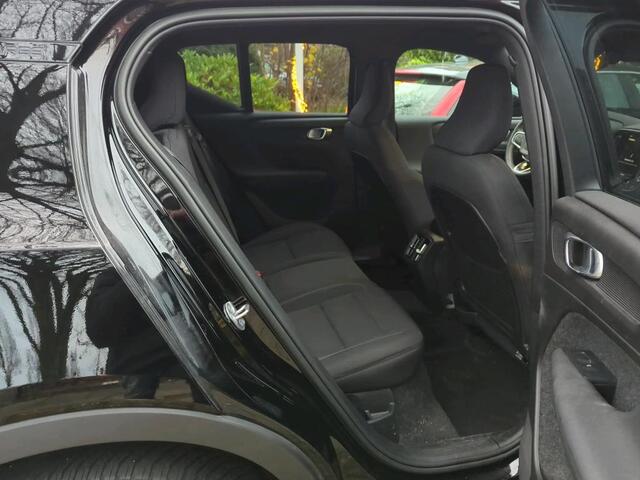 Volvo XC40 Recharge Plus 70 kWh / Navigatie / Camera / Warmtepomp / Stoel+stuur verwarming / Lichtmetaal 19 inch /