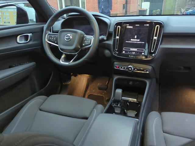 Volvo XC40 Recharge Plus 70 kWh / Navigatie / Camera / Warmtepomp / Stoel+stuur verwarming / Lichtmetaal 19 inch /