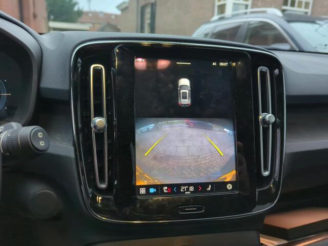 Volvo XC40 Recharge Plus 70 kWh / Navigatie / Camera / Warmtepomp / Stoel+stuur verwarming / Lichtmetaal 19 inch /