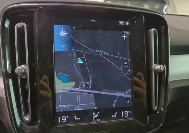 Volvo XC40 1.5 T5 Recharge 262 pk Business Pro Panodak Trekhaak ACC Pilot Assist Camera PDC v+a Adaptieve Cruise Stoelverwaring Stuurverwarming 19 Inch Velgen Carplay Android Plug in Hybride NL Auto 1e Eigenaar