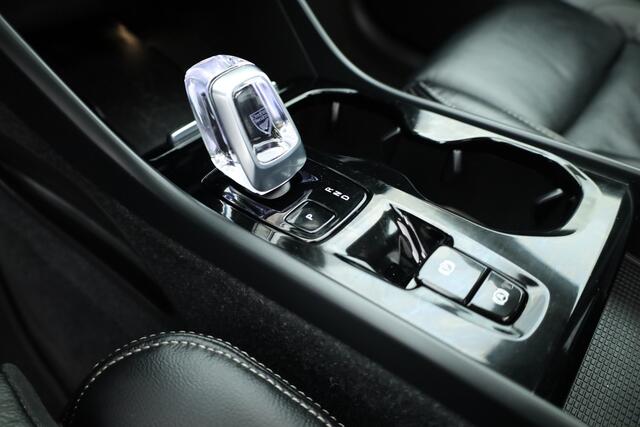 Volvo XC40 1.5 T4 Plug-in hybrid Ultimate Dark | Pano | Dig. Cockpit | Nav+CarPlay | Stuur+Stoelverw. | Harman/Kardon | Leder | 360*+PDC | Elek. Trekhaak | Led V