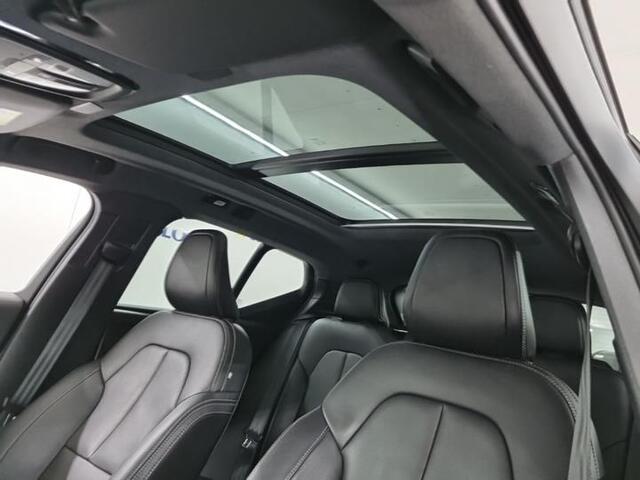 Volvo XC40 RECHARGE P8 AWD R-DESIGN/LEER/PANO/THAAK/WARMTEPOMP