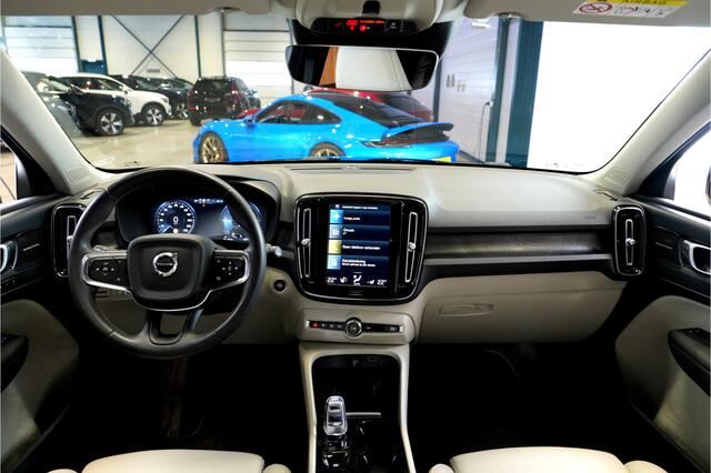 Volvo XC40 1.5 T5 Plug-in Hybrid 193kW/262pk DCT7 Ultimate Bright FACELIFT! PANORAMADAK + HARMAN/KARDON + ADAPT.CRUISE + PILOT ASSIST + NAVI SENSUS + BLIS + LANE ASSIST + EL.STOELEN + STOEL-&STUURVERWARMING + CAMERA + KEYLESS + PARKSENSOREN V&A + 20" LM-VELGEN!!
